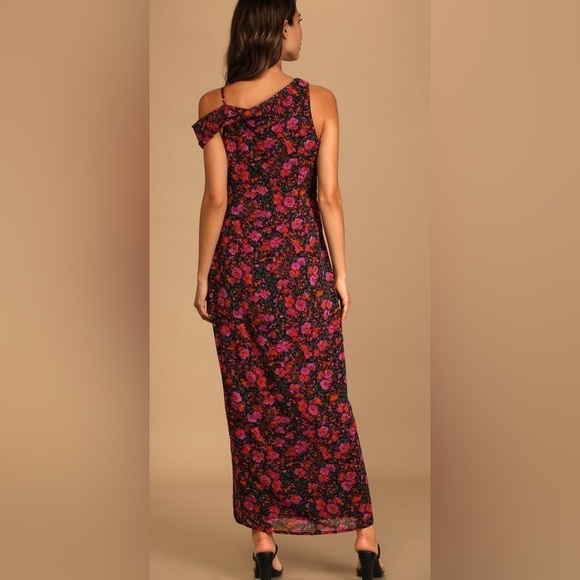 Lulu’s Black Floral Print Off-the-Shoulder Maxi Dress - Picture 2 of 8